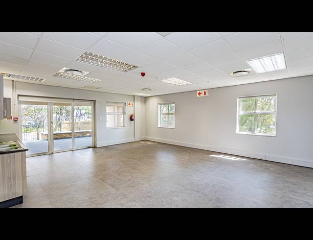 574M² OFFICE TO LET IN FERNDALE